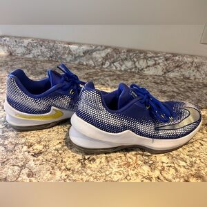 Nike Airmax Basketball shoes men’s 7.5 blue yellow white athletic sneakers